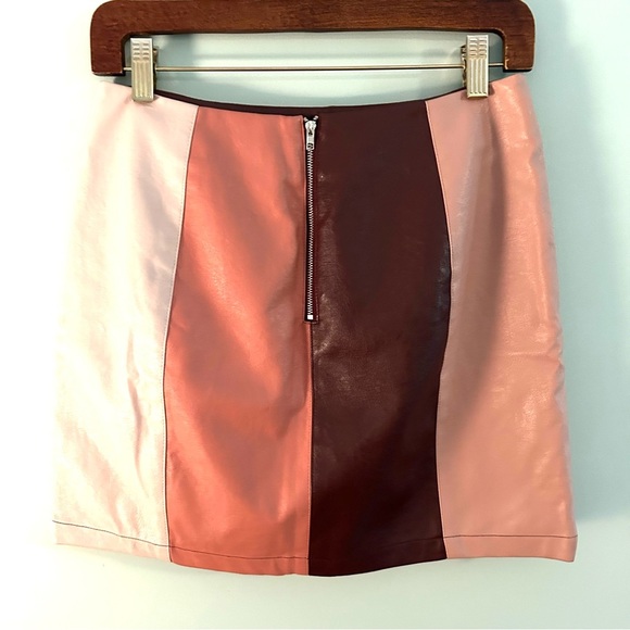 Mi Ami Francesca’s Colorblock Faux Leather Skirt. Size Medium. - Picture 3 of 8